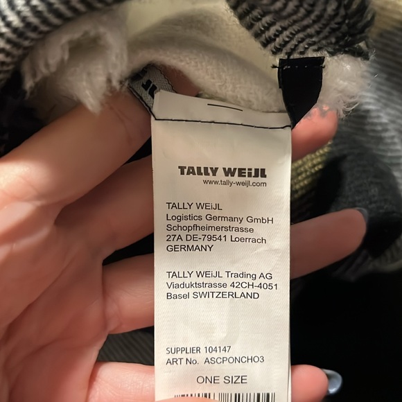 Tally Weijl Plaid Cape/Wrap - Picture 12 of 13